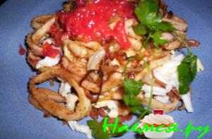 Горячий салат из кальмаров