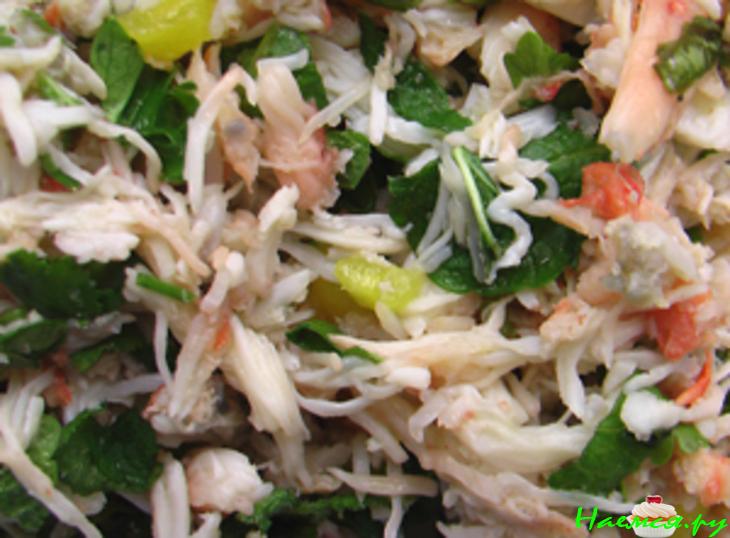 Салат с крабами и манго