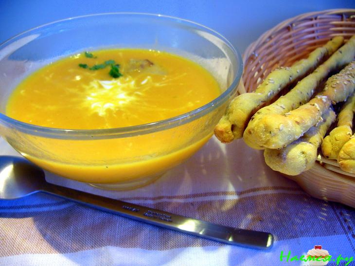 Морковно-имбирный суп-пюре "Солнце в тарелке" Морковно-имбирный суп-пюре "Солнце в тарелке"