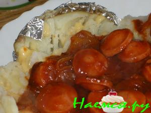Печеный картофель с сосисками