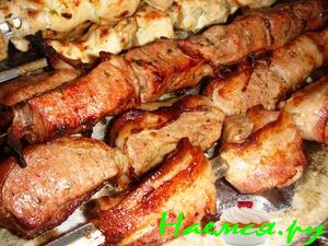 Шашлык из мяса ягненка с беконом