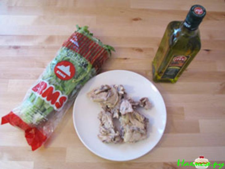 Приятный салатик из курицы и сельдерея