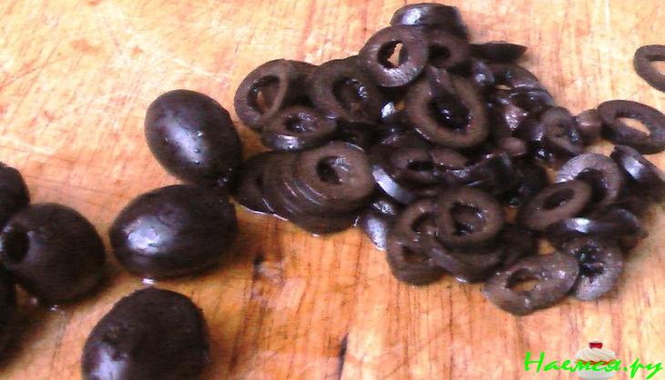 Салат с осетриной, авокадо и перепелиными яйцами Салат с осетриной, авокадо и перепелиными яйцами