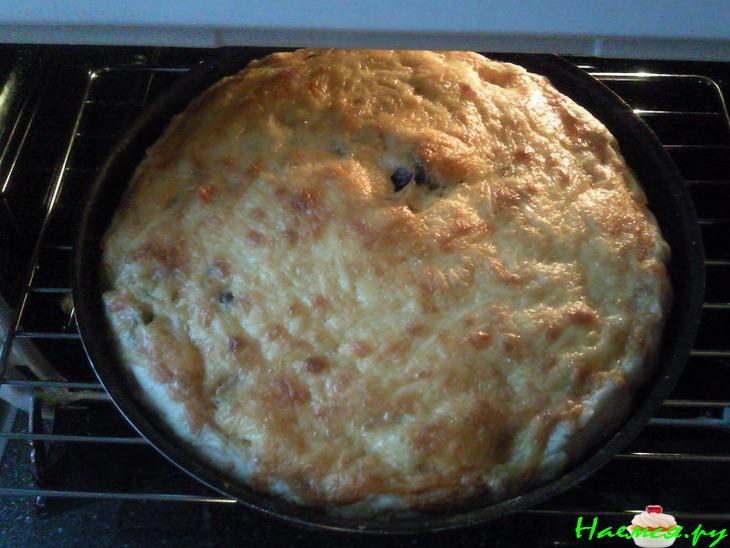 Пирог из слоеного теста с баклажанами