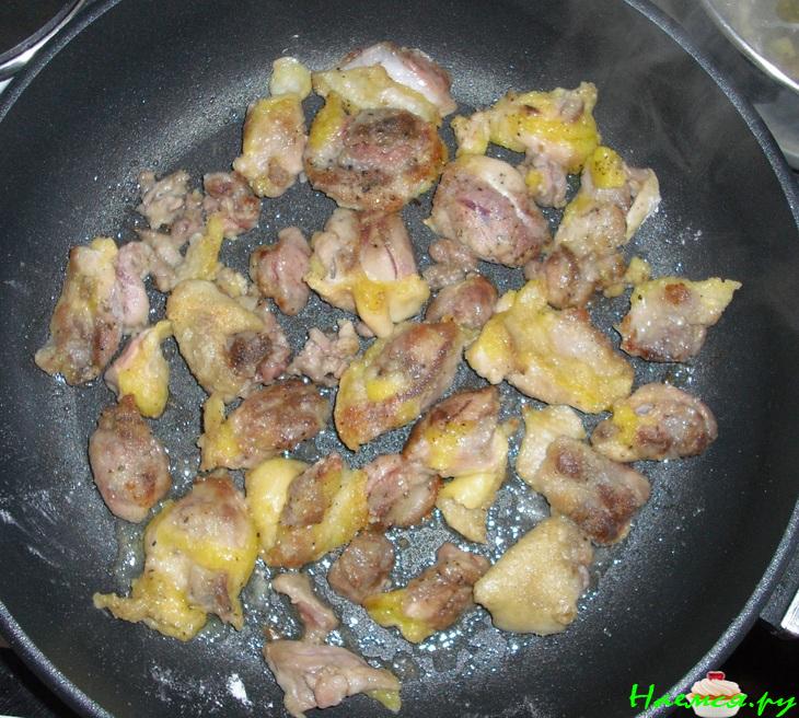 Тушеная курочка с зеленой фасолью