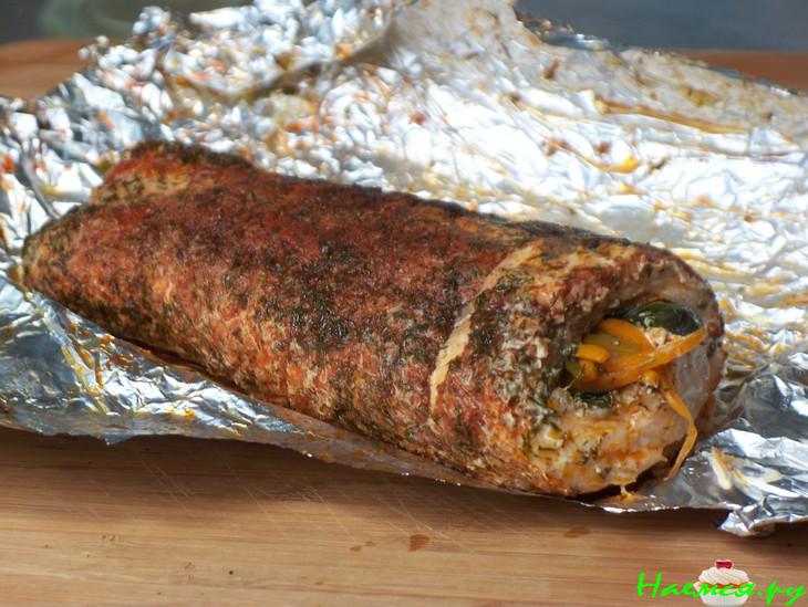 Рулет из лосося со шпинатом