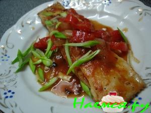 Камбала жаренная в томатном соусе