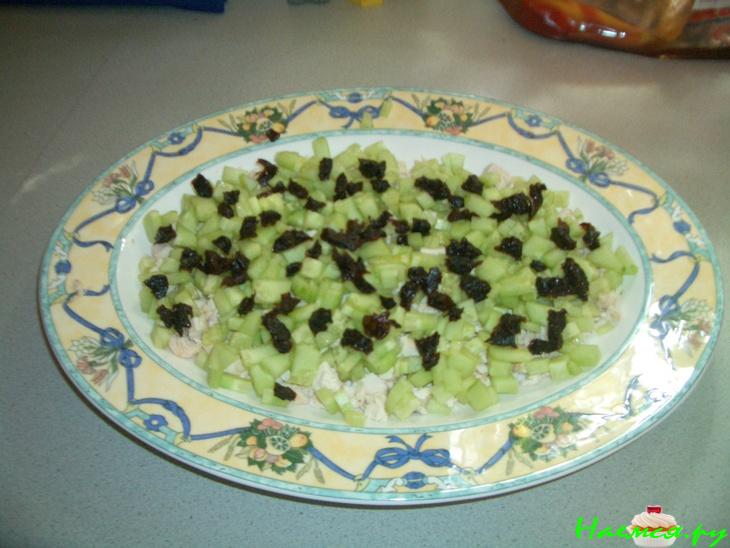 Салат с черноcливом и курицей