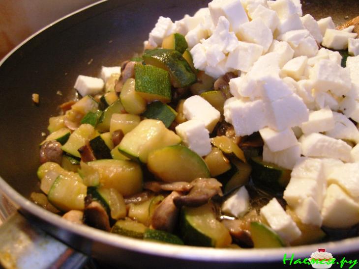 Цуккини и шампиньоны запеченные с сыром Моцарелла Цуккини и шампиньоны запеченные с сыром Моцарелла