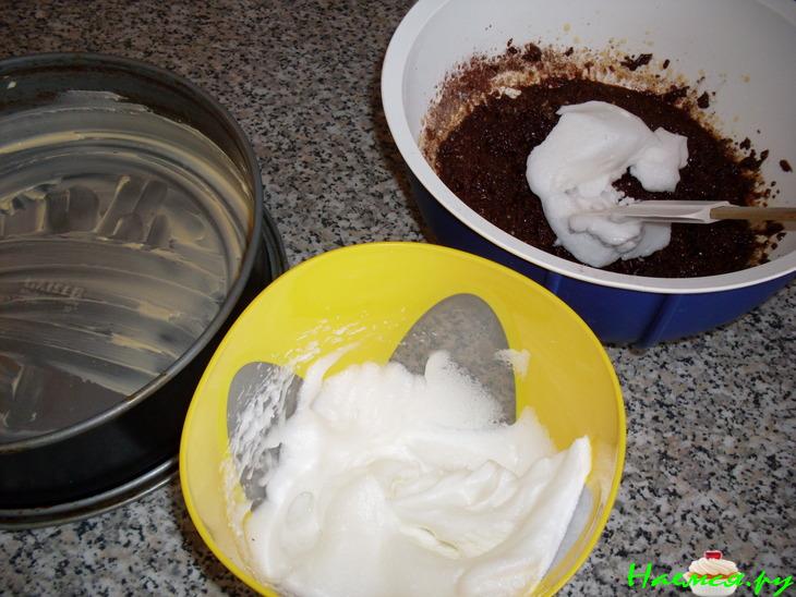 Шоколадный пирог с молотым миндалем