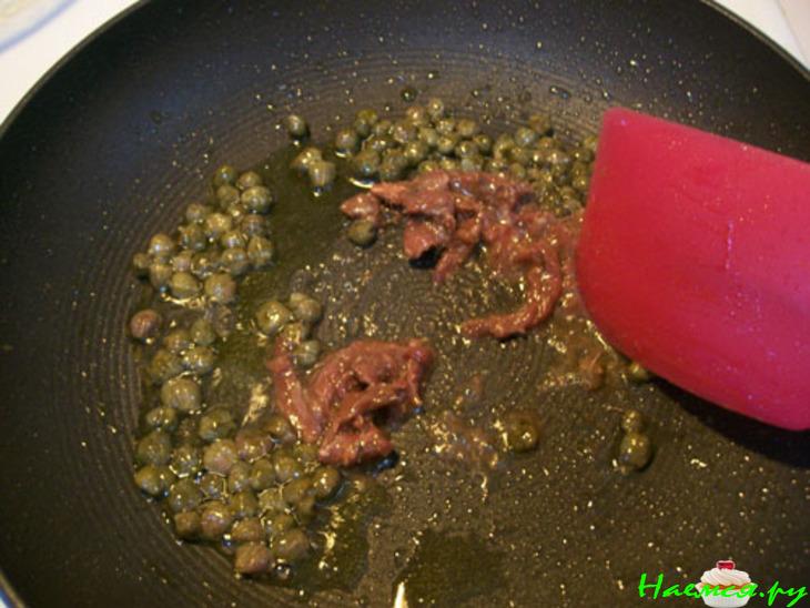 Спагетти с соусом из тунца