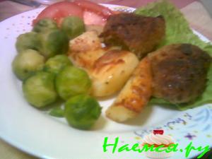 Бифтеки (котлеты) с картофелем в духовке