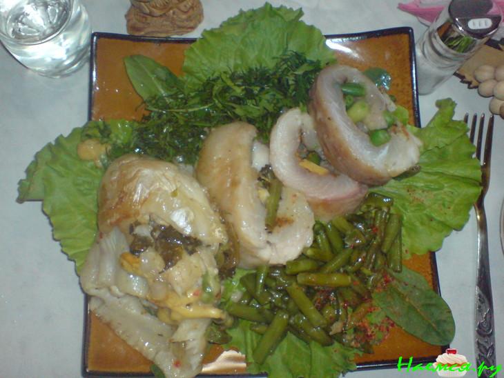 Салат и рулет из морского окуня