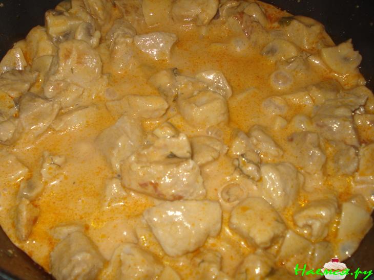 Мясо в сырном соусе