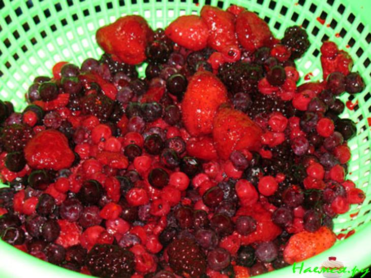 Творожный пирог с красными ягодами