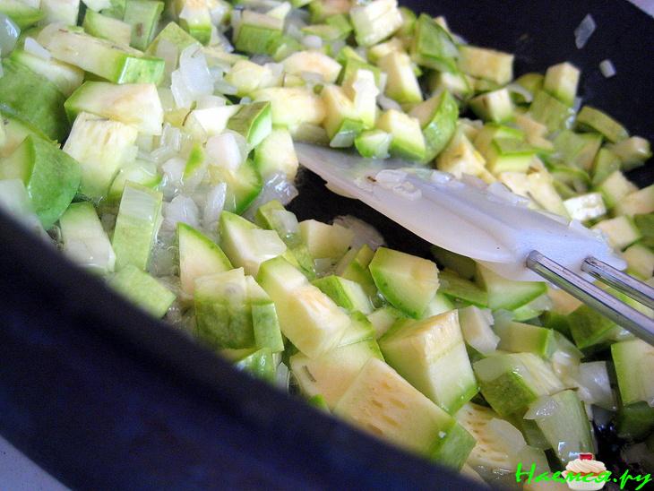 Суп-пюре куриный с цуккини и пармезаном