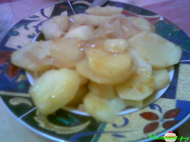 Картофель, тушеный в вине 