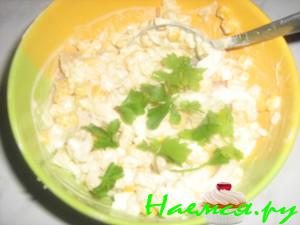 Просто салатик с кальмарами