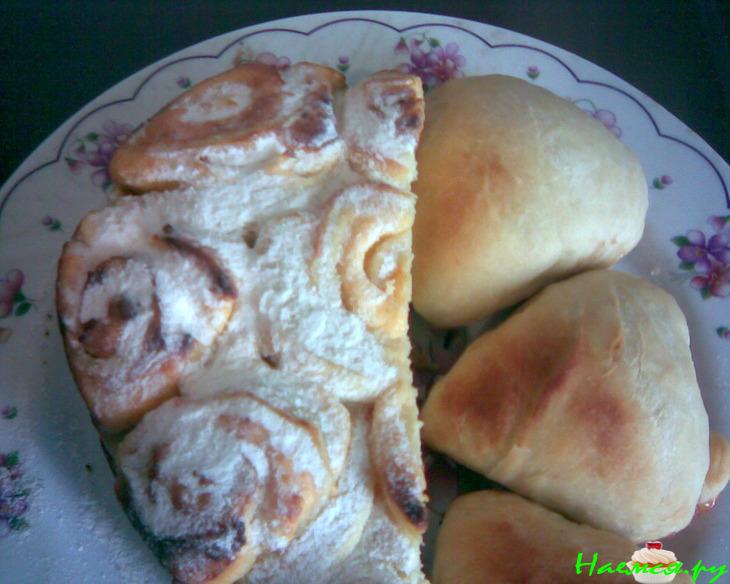 Сердечная выпечка (булочки с клубничным вареньем и пирог с творогом и апельсиновым киселем) Сердечная выпечка (булочки с клубничным вареньем и пирог с творогом и апельсиновым киселем)