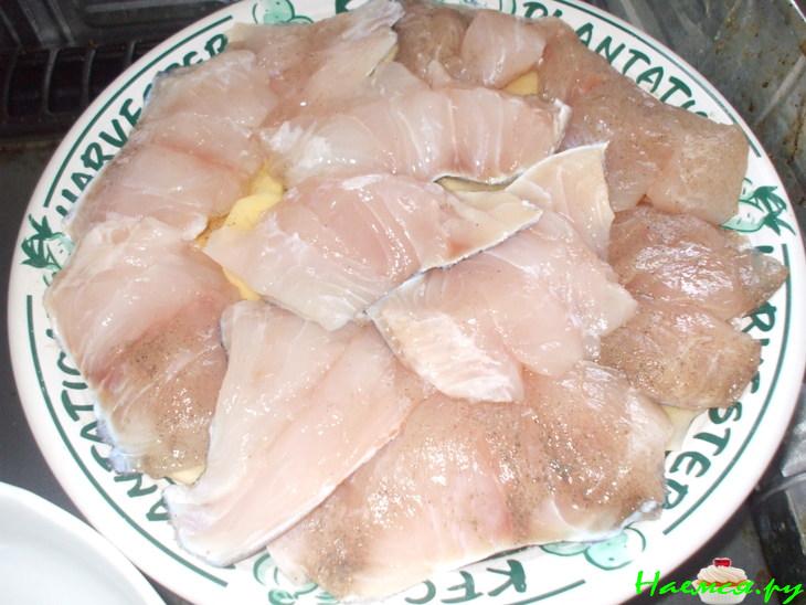 Рыба с картофелем, запеченные под майонезом