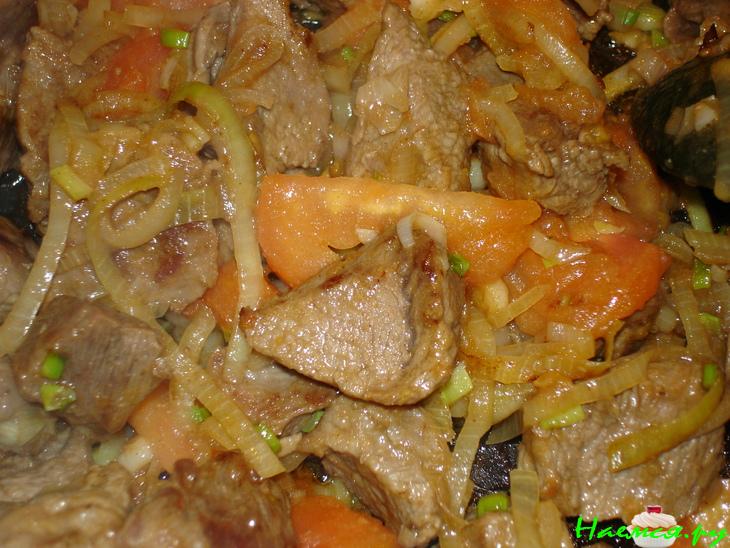 Телятина с грушей и изюмом 