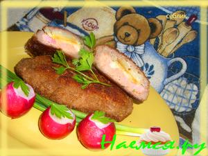 Котлеты куриные, а внутри гарнир:)