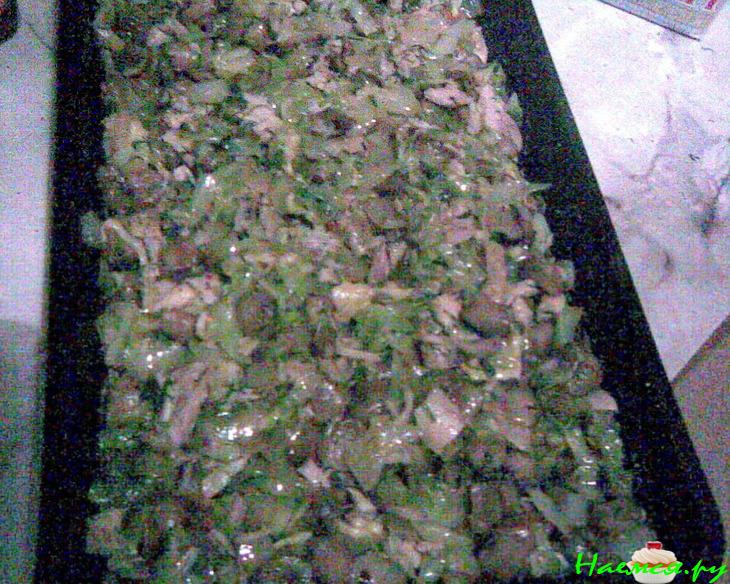 Легкий пирог - запеканка с капустой, шампиньонами и куриным мясом