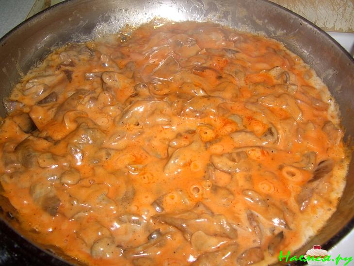 Котлеты с творогом и грибным соусом