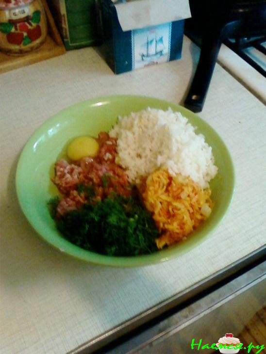 Перцы сладкие, фаршированные, в соусе «Бешамель» Перцы сладкие, фаршированные, в соусе «Бешамель»