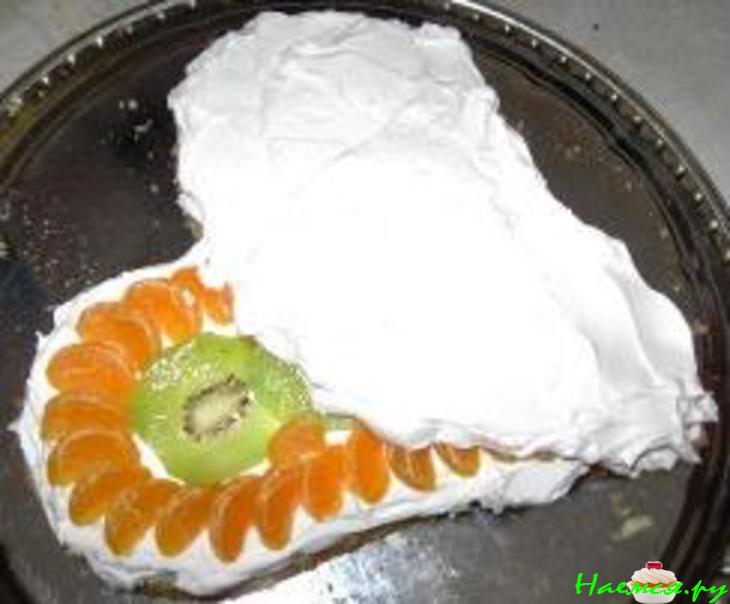 Торт "Валентинка" с мандаринами и киви