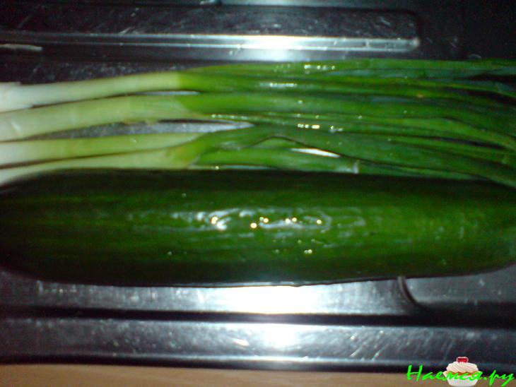 Салат из огурца и креветок