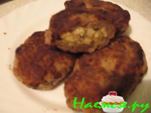 Зразы мясные с яйцами и луком