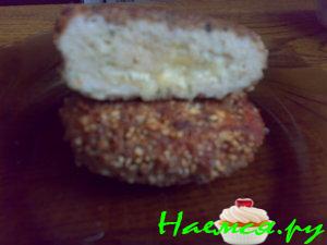 Котлетки с начинкой из ананаса под ореховой корочкой