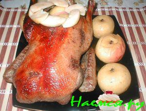 Утка с яблоками в соусе из красного вина