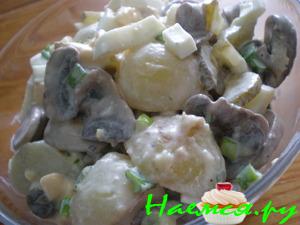 Салат картофельный с грибами