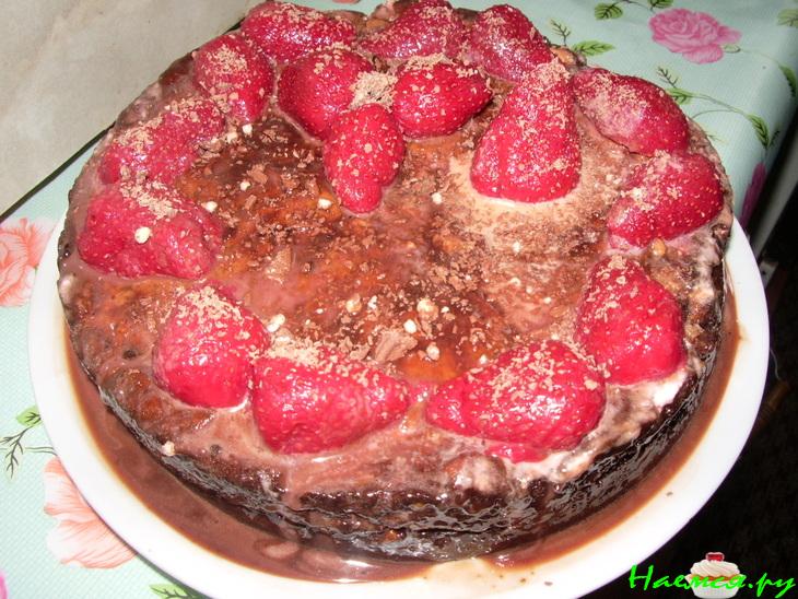 Тортик с шоколадом и клубничкой