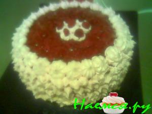 Торт "Нежность" с клубничным кремом и малиной в желе