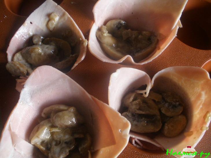 Вариант для завтрака. Яйца в ветчинных корзиночках Вариант для завтрака. Яйца в ветчинных корзиночках