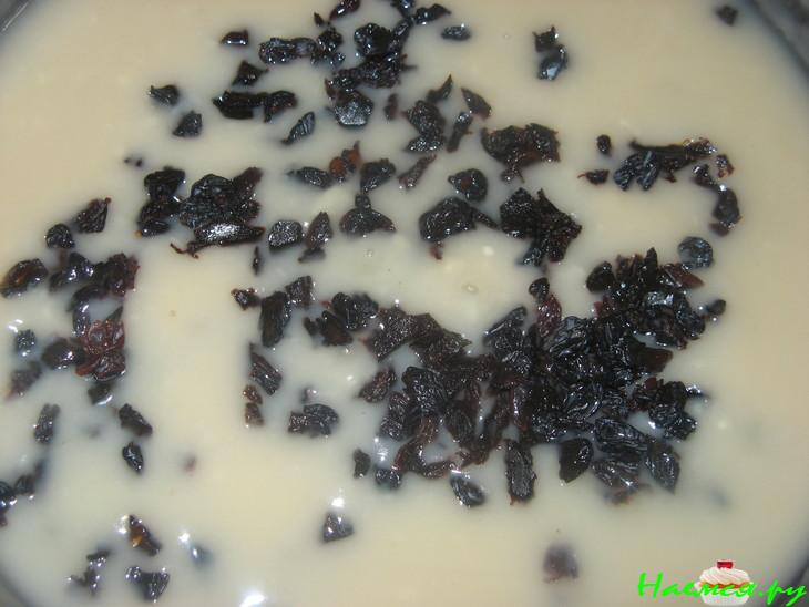 Грибной соус с изюмом и черносливом