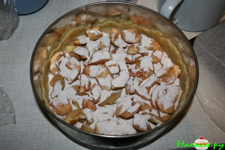 Пирог с яблочной начинкой