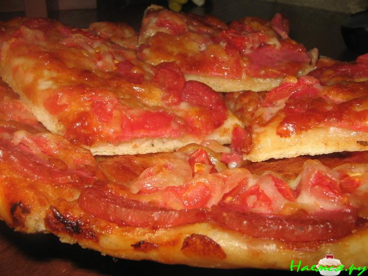 Пирог с двумя видами сыра из теста для пиццы