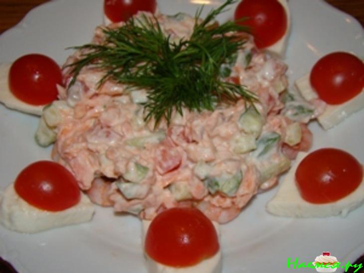 Салат с креветками и лососем Салат с креветками и лососем