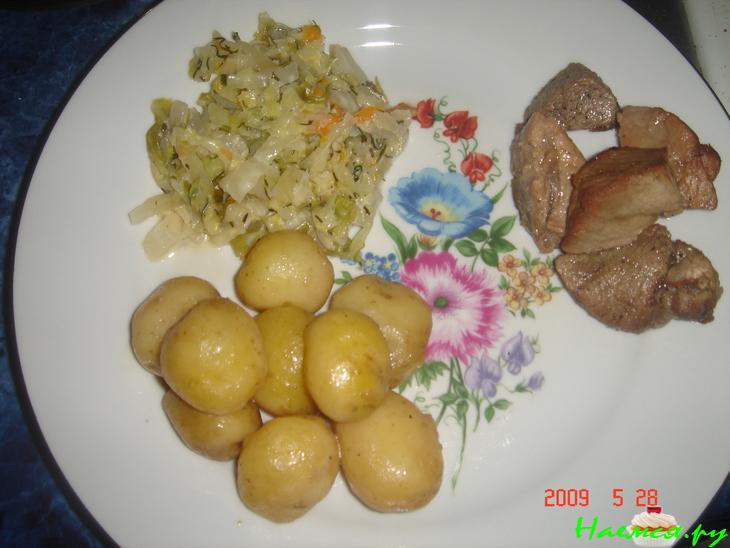 Тушеная молодая капуста