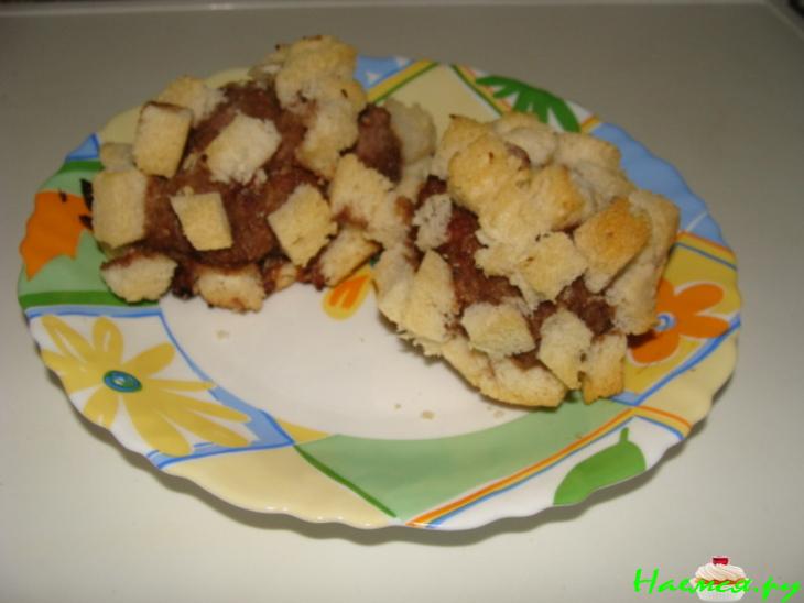 Котлета в сухарях