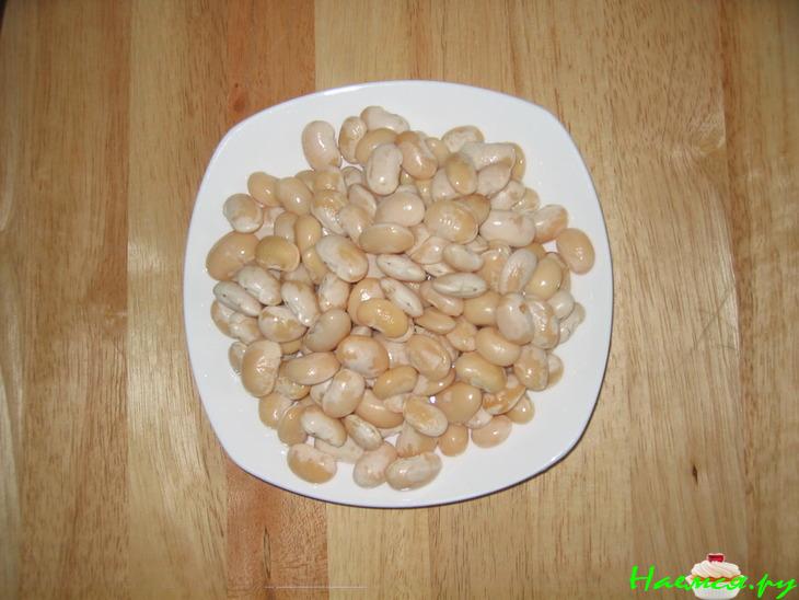 Салат с фасолью и чесноком