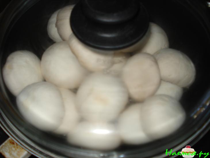 Шампиньоны с начинкой из картофельного пюре