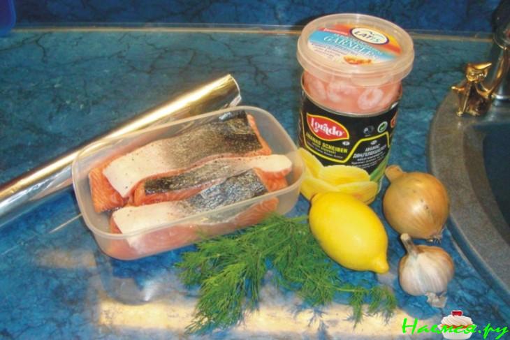 Запечённая в фольге лососина с креветками