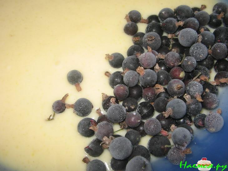 Пирог Зебра с орехами и смородиной