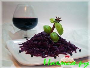 Краснокочанная капуста с можжевельником, вишней и яблоками