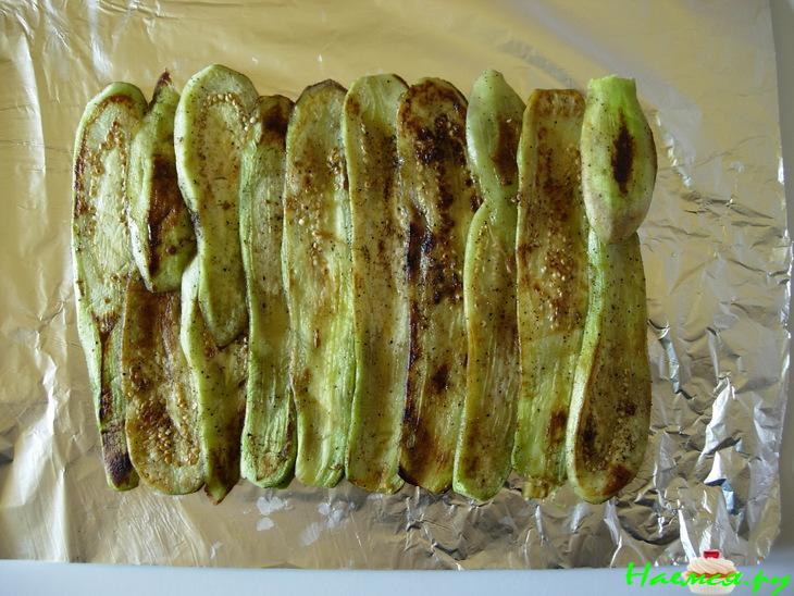 Рулет из баклажан с печенью трески